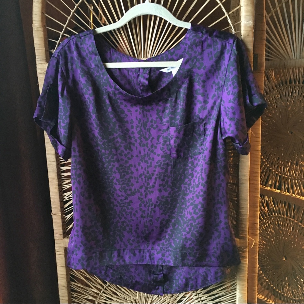 3/$20 BCBGENERATION Top Leopard Animal Print Short Sleeve Button Back Purple Sm